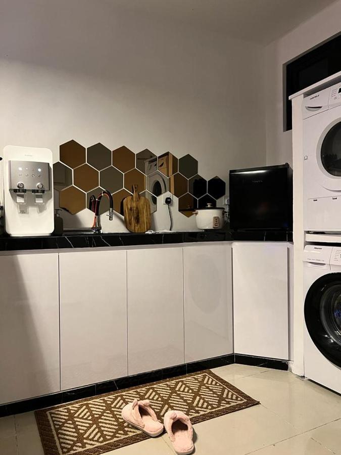 D Bunga مسلم Homestay Pool View Legoland Nusajaya Nusajaya  Exteriör bild