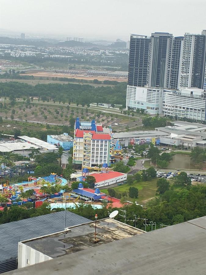 D Bunga مسلم Homestay Pool View Legoland Nusajaya Nusajaya  Exteriör bild