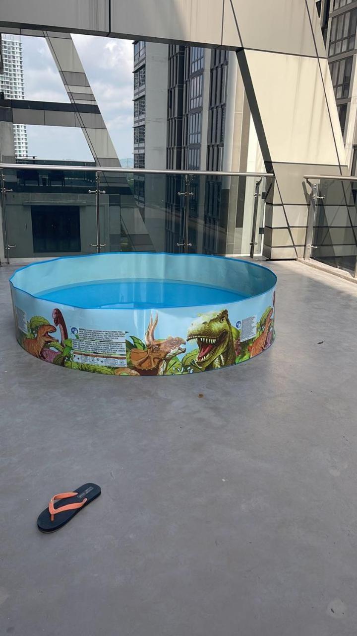 D Bunga مسلم Homestay Pool View Legoland Nusajaya Nusajaya  Exteriör bild